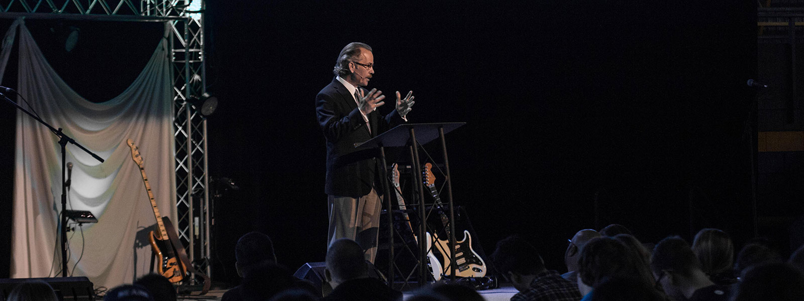 ronnie rogers preaches at chapel